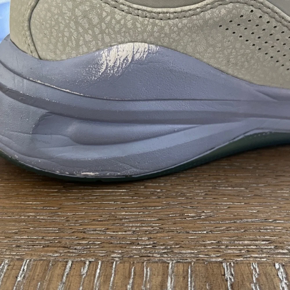 Clove Women's Light Gray‎ and Lavender Nursing Shoes Size 7.5